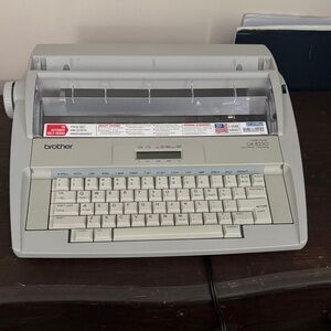 Rare Brother GX-6750 Typewriter in Light Gray and it works !
